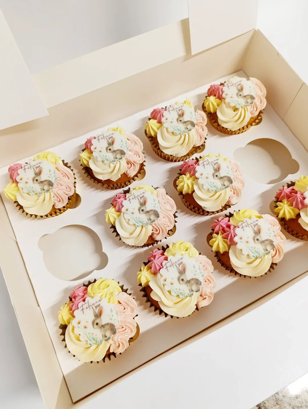 Thema cupcakes met topping