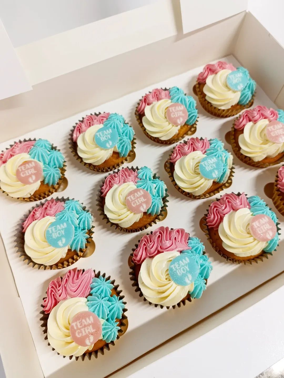 Thema cupcakes met topping